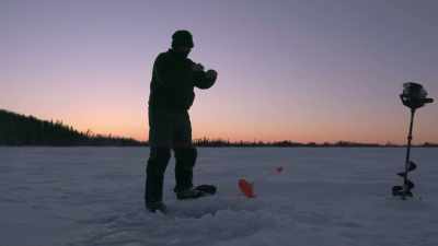 Ooh, that's
spinning that line like, - Life Below Zero: Next Generation