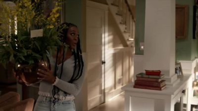 Ooh, these are for you. - Black Lightning
