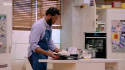 Ooh, what's that? Chocolate sponge. - Britain's Best Home Cook