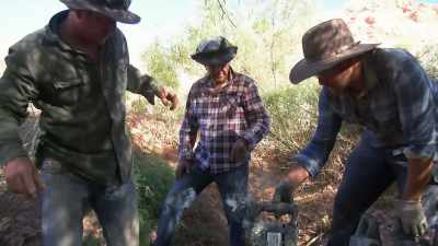 Ooh.Whoa, whoa, whoa! - Outback Opal Hunters