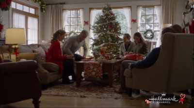 Ooh, wow. - Reunited at Christmas