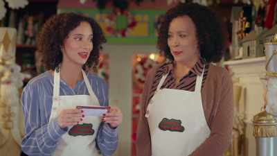 -Ooh.
-Yeah, imagine. [chuckles] - Make or Bake Christmas