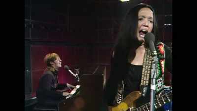 ♪ Ooh, you're the one - Women Who Rock