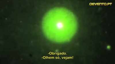 Ooo, uitați-vă la ea, uitați-vă la ea. - The Cosmic Secret