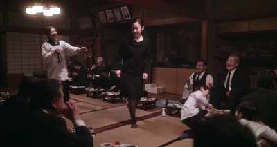 Oops, Kana-san please sit.
Today, you are a guest. - It Comes