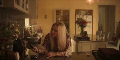 Oops. [Phone ringing] - Joe vs Carole