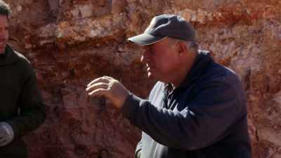 Opal's a bit like that.
It sort of makes and breaks, - Outback Opal Hunters