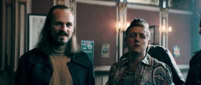 - Open it.
- Fuck that. - Avengement