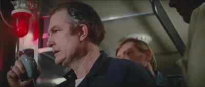 Open outer door on tube one. - The Spy Who Loved Me