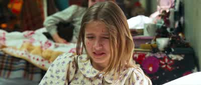- Open. - Simon, don't! I'm not taking that. - Nanny McPhee