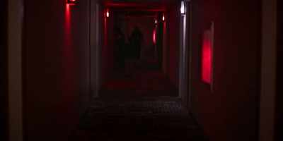 -Open the door!
-He's coming! He's coming! - Stream
