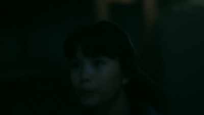 - Open the door!
- Let us out of here! - Paper Girls
