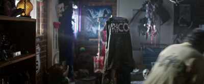 - Open the door, Moose!
- [Banging on door] - The Fanatic