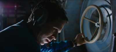 - Open the porthole a crack.
- Opening. - Salyut-7