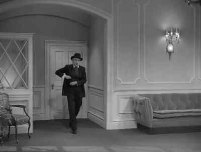 Open up. Open up this door. - Monsieur Verdoux