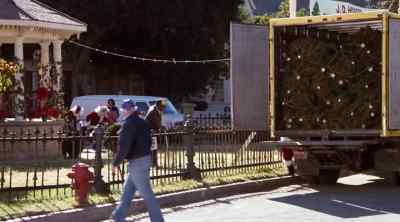 Operation Santa Claus Christmas Tree was underway. - The Dukes of Hazzard