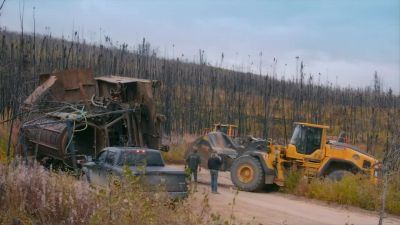 Operator Brandon Carr
joins Mike in the loaders - Gold Rush