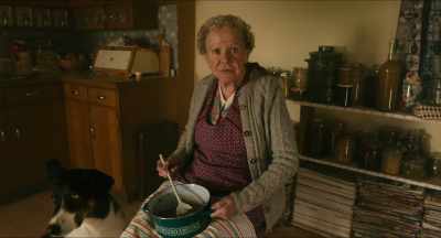 Or ask your Susi.
- She's putting Pauli to bed right now. - Guglhupfgeschwader