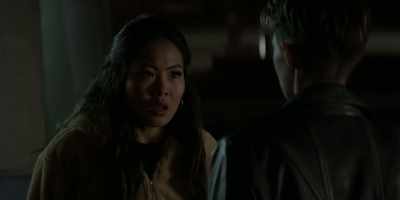 Or go back into that clinic
and save Alice, who killed my mom. - Batwoman