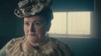 OR IS THAT MISS SCARLET? IT'S ALL
VERY CONFUSING... AND UNDERHAND. - Miss Scarlet and the Duke