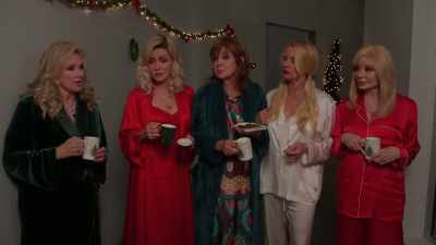 Or less. I met francisco
getting on an elevator. - Ladies of the '80s: A Divas Christmas