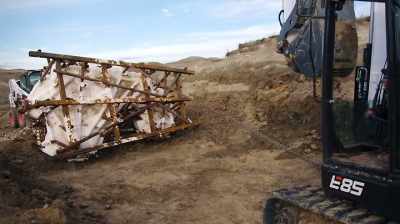 OR WE GO TO FLIP IT, AND
IT JUST COMPLETELY ROLLS BACK - Dino Hunters