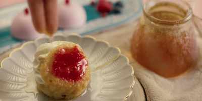 Or when you're enjoying
a fluffy juicy cake - Oh, Ramona!