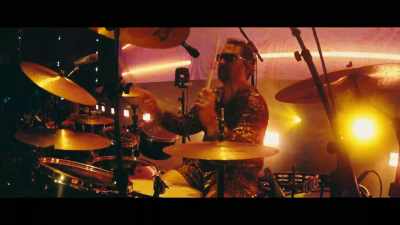 Os anos passam
E estamos envelhecendo - Imagine Dragons: Live in Vegas