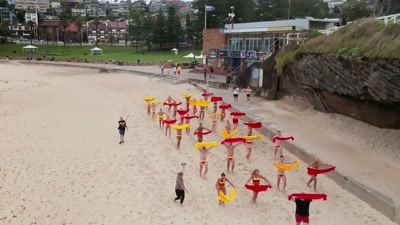 Os voluntários
da Surf Life Saving Austrália - Pride From Above