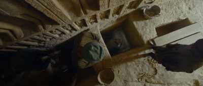-[Osama] There are bones here.
-[Mohammad speaks Arabic] - Secrets of the Saqqara Tomb