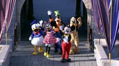 [Oscar] I remember going there
and seeing the characters, - Star Wars: Galaxy's Edge - Adventure Awaits