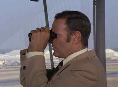 OSCAR: I see them.
There they are. - The Six Million Dollar Man
