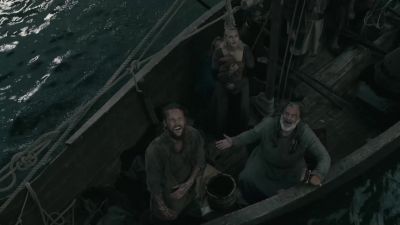 - [Othere chuckles]
- Catch it! - Vikings