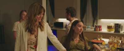 - Où sont les toilettes ?
- C'est juste là. - The Donor Party