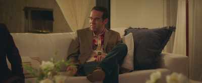 - Oui. Il est fier de lui.
- C'est super. - The Donor Party