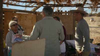 - Our family tree almost 200.
- [Desree chuckles] - The Reluctant Traveler with Eugene Levy