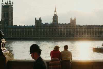♪ Our lips
Meeting soft and tender - Living