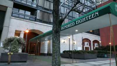 Our squad heads back 
to Rackover's apartment - New York Homicide