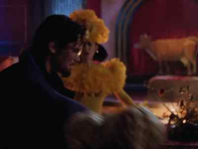 Out! Everybody out! - Lois & Clark: The New Adventures of Superman