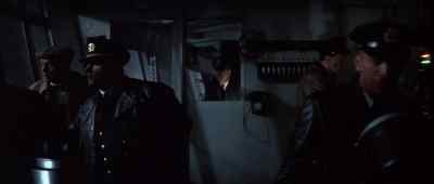 Over here, Captain. See it?
A clearing in the storm. - The Hindenburg