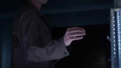 [over radio]:
♪ I don't want to set - Roswell, New Mexico