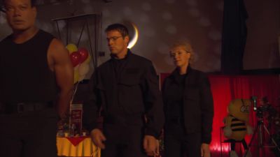 Over there, please. - Stargate SG-1