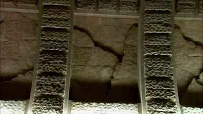 Over time, the weight of a building - Ancient Engineering