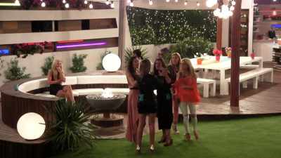 (OVERLAPPING ARGUMENTS) - Love Island