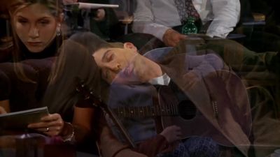 Oversized bracelets,
oversized earrings... - Friends