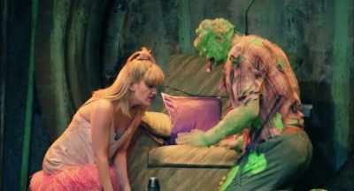 Ow fuck.
(audience chuckling) - The Toxic Avenger: The Musical