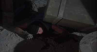 - ♪ Ow ow ow ow ♪
- Help me! Help me! - Howling II: Stirba - Werewolf Bitch
