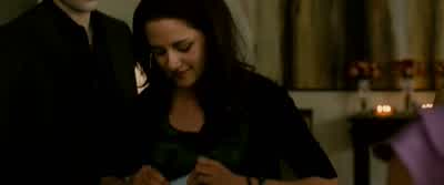 Ow. Paper cut. - The Twilight Saga: New Moon