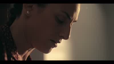 Oye, mírame a mí. - Dark Desire