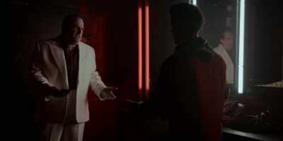 - Oz, it's not her.
- [phone clatters] - The Penguin